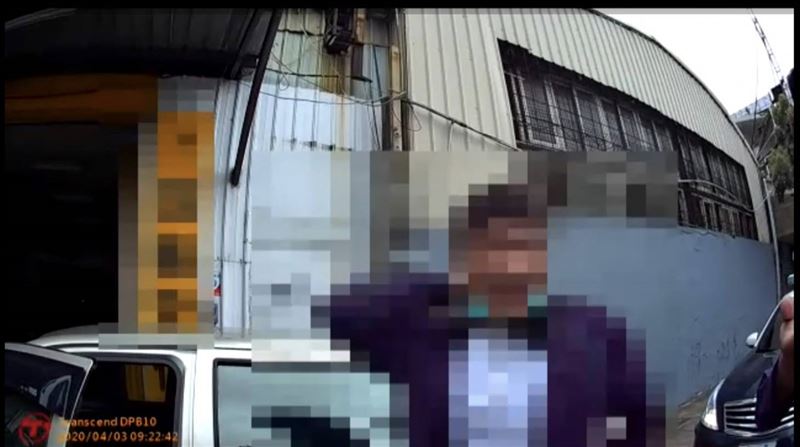 偷車賊臨停人行道大睡　一查竟是毒蟲