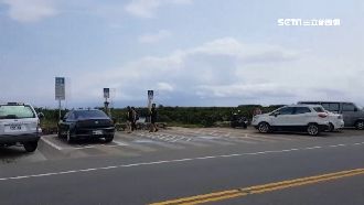 女比「不雅手勢」佔車位　遊客全氣炸