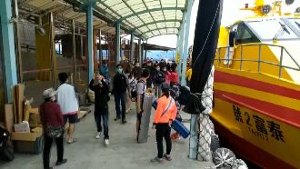 人潮爆　醫憂：如確診1個月恐染千人