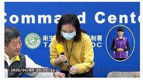 陳時中欽點電視台女記者用客語宣導保持社交距離。（圖／翻攝自CDC記者會）
