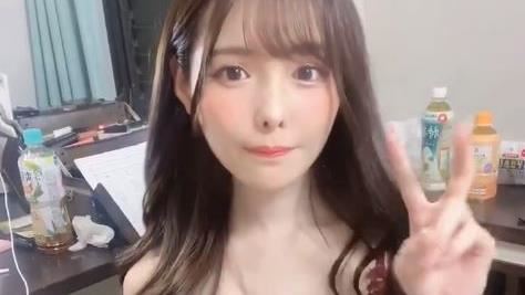 橋本有菜曝19秒萌態　撩上衣秀雪乳