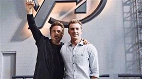 小勞勃道尼（Robert Downey Jr.）4月4日過他的55歲生日，「美國隊長」克里斯伊凡（Chris Evans）獻祝福。推特
