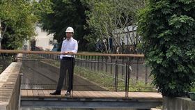 竹市汀甫圳改善後變美麗　林智堅邀訪國立交通大學博愛校區南側的汀甫圳，經過新竹市政府投入環境改善工程後，讓附近居民厭惡的臭水溝變成秘境，新竹市長林智堅5日邀民眾外出散步，欣賞沿線美景。（新竹市政府提供）中央社記者魯鋼駿傳真 109年4月5日