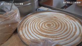 ▲會將細條狀麥芽糖繞成圈圈。（圖／先吃再說 Eat First 授權）
