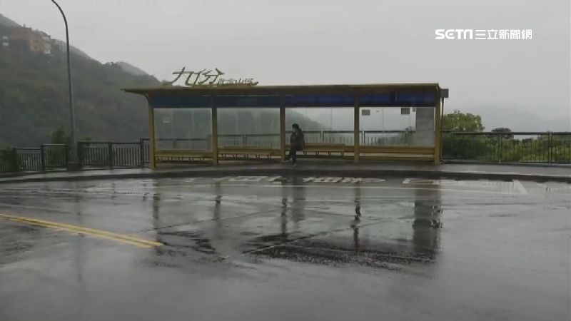 人潮驟減　九份連假罕見「1人等車」
