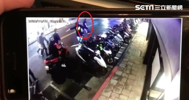 男刀刀朝要害刺傷2人　辯心情不好