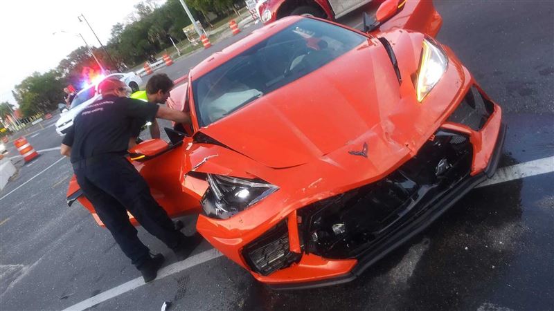 最衰車主　交車隔日就遭酒醉三寶撞毀