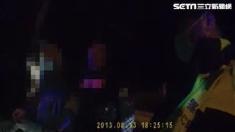 車停路邊太可疑！女起立蹲下竟掉出毒