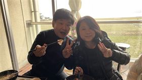 賀一航的65歲冥誕，遺孀Judy在社群網站曬出賀一航昔日身影。臉書

