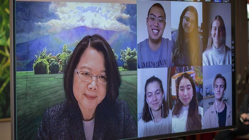 因應疫情　小英首次「線上」接見外賓