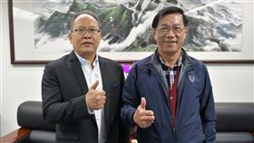 陳志賢就任南投縣觀光處長新任南投縣政府觀光處長陳志賢（左）6日就任，南投縣長林明溱（右）期許陳志賢運用豐富歷練將南投打造為國際級觀光首都。（縣府提供）中央社記者蕭博陽南投縣傳真　109年4月6日