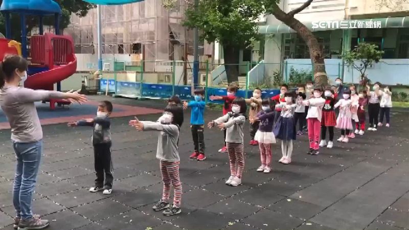 連假人潮爆炸　老師發問卷查旅遊足跡