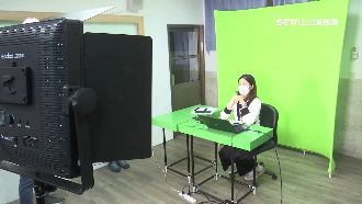 超前部署　師搭「虛擬棚」拚遠距教學