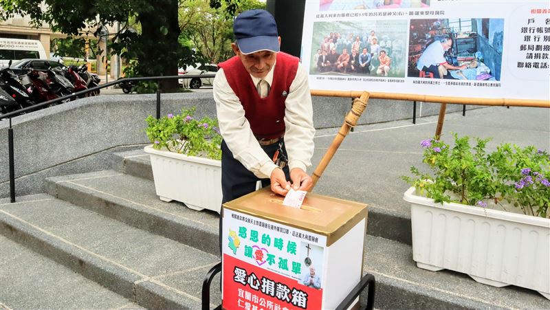 醫治小兒麻痺不收錢　翁捐款報恩