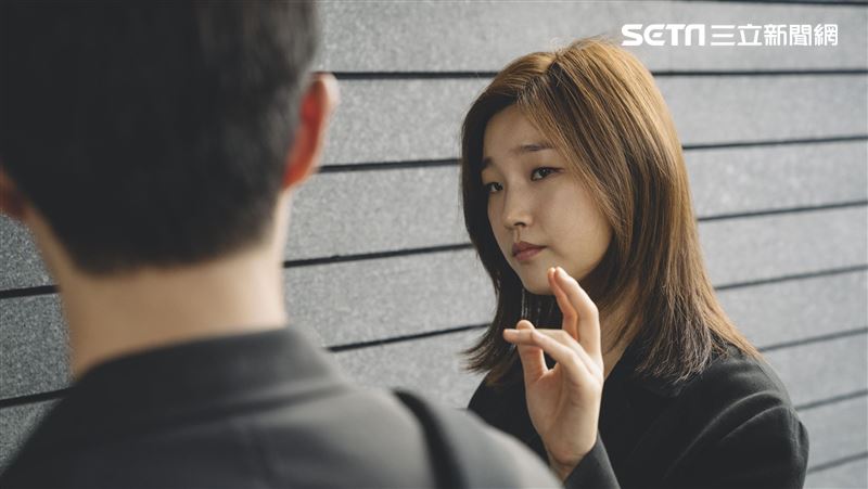 台版寄生上流　女會計捲上億養全家人