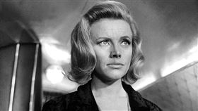 歐娜布萊克曼（Honor Blackman）