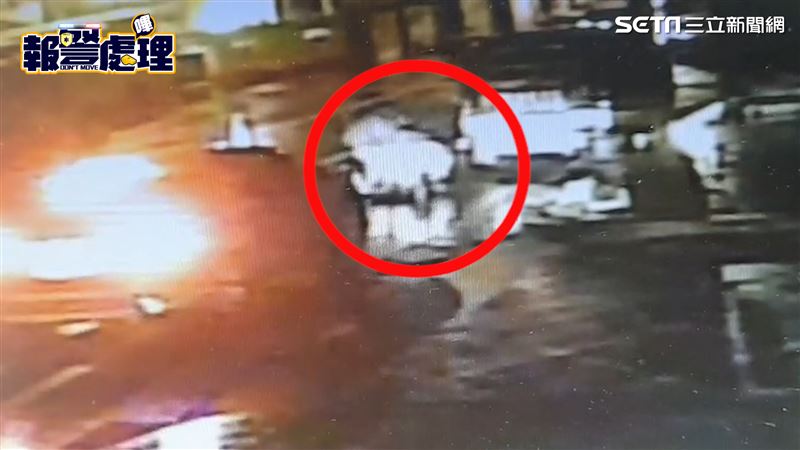 畫面曝／4花蓮港警抓嫌偵防車被開走