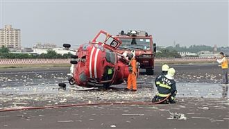 直升機飛到翻！空勤駕駛免職逆轉勝