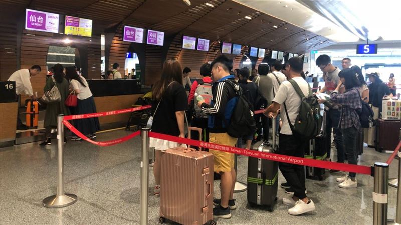 14日迎來春節連假首日，桃園國際機場出現大量的出國人潮。（示意圖／資料照）