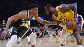▲『字母哥』安戴托昆波（Giannis Antetokounmpo）對位詹姆斯（LeBron James）。（圖／美聯社／達志影像）