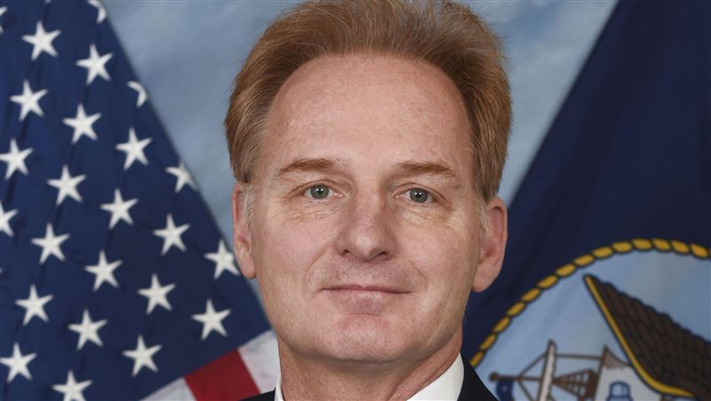 笑航母艦長挨轟　美海軍代理部長下台