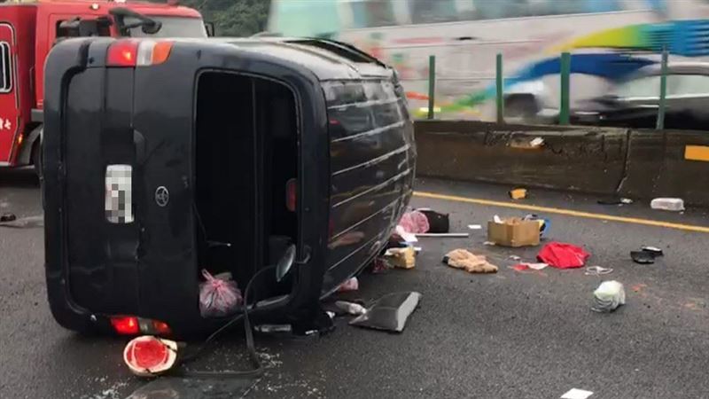 萬瑞快速道路車禍　自撞翻車1死2傷