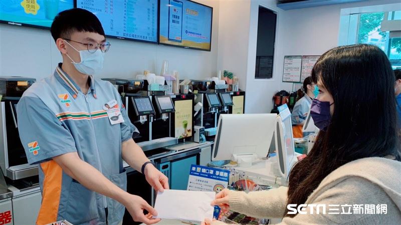 萊爾富開先例　可用LINE領口罩