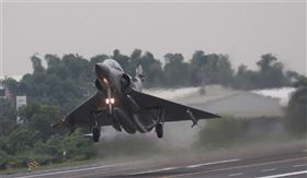 新竹空軍基地跑道因進行年度整修工程，幻象戰機將移防。（示意圖／中央社檔案照片）