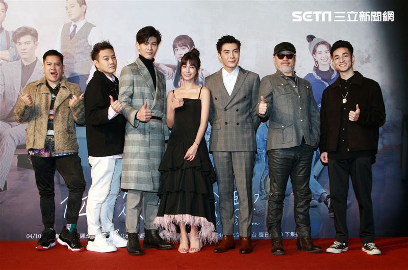 沈懿、林埈永、吳承洋、陳敬宣、江可德、班鐵翔、王孝元出席三立網劇「位！你在等我嗎？」首映會。（記者邱榮吉/攝影）