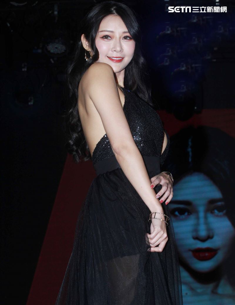 「爆乳甜心」安希乳量滿滿，誘惑力十足。（記者邱榮吉/攝影）