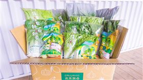 疫情衝擊  北農推有機產銷蔬菜箱（1）蔬菜批發價因疫情衝擊低迷不振，台北農產運銷公司7日起在臉書推出兩款有機蔬菜箱可網購，圖為12包葉菜的「葉菜多多箱」，含運費每箱新台幣550元。（北農公司提供）中央社記者楊淑閔傳真  109年4月8日