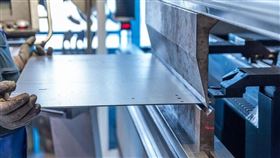 歐盟8日針對中國、台灣與印尼三地的熱軋不銹鋼品課徵反傾銷稅。（示意圖／圖取自Pixabay圖庫）