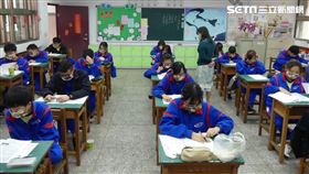虎林國中老師做口罩套（新竹市政府提供）