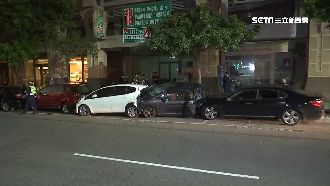 健身男直衝撞4車　她淚：中獎剛牽車