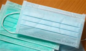 民眾9日起可寄口罩給海外配偶或二等親，但因許多民眾未事先向經濟部申請許可導致卡關。（中央社檔案照片）