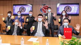 ▲中國職籃CBA與廠商簽約。（圖／取自推特）