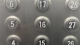 電梯,按鈕,刮花,鑰匙,筆,尖銳物(翻攝自 爆怨公社)