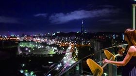 各國央行降息「錢」進房市，買比租來的划算，環狀線利多加持水岸 新店溪第一排景觀無價（圖／業者提供）