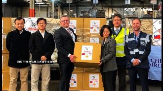 台可幫忙！60萬片「暖心防護」抵荷