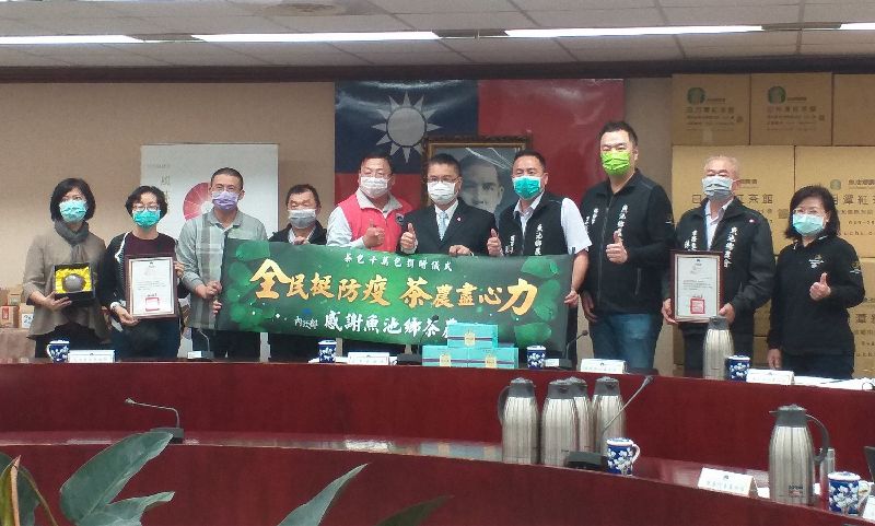 為防疫盡心力　茶農捐茶包慰勞第一線