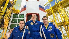 美俄兩國3名太空人9日搭乘太空船發射升空，前往國際太空站。（圖取自twitter.com/NASA）

