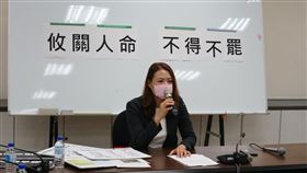 綠議員質疑高市府挪用道安宣導經費反罷韓民進黨高雄市議員高閔琳（圖）10日上午舉行記者會，質疑高雄市政府挪用道路交通安全宣傳預算進行反罷韓宣傳，用以挽救高雄市長韓國瑜的網路聲量。（民進黨高雄市黨部提供）中央社記者程啟峰高雄傳真　109年4月10日