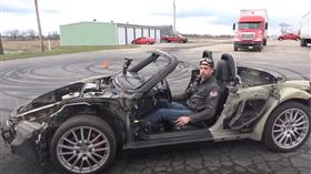 ▲Casey Putsch拆光保時捷（圖／翻攝自Casey Putsch Youtube）