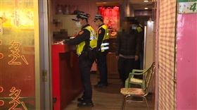 台北市一名酒店女公關傳出確診武漢肺炎後，指揮中心9日就宣布「酒店、舞廳」得全面停業。位在林森北路上的酒店首當其衝，通通不能開，人潮變少，宛如空城。但反觀同樣是八大行業的「萬華阿公店、淡水茶室」卻不受影響，照樣開門做生意，讓業者一頭霧水，認為標準不一。