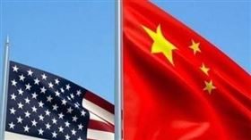 美中貿易戰,中國大陸,政府,內鬥,習近平，中國國旗，美國國旗（圖／翻攝自微博）