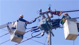 為讓業者免於因增加產能而有超約需收取的額外電費，台電也祭出口罩工廠電費減免措施。（圖／台灣電力公司提供）