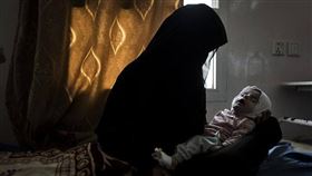 莫斯科國際攝影獎今年總冠軍兼新聞編輯類第一名由丹麥攝影師Rasmus Flindt Pedersen獲獎，記錄葉門內戰引起的人道危機。（圖／翻攝自莫斯科國際攝影獎臉書）