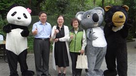 劉世芬將掌台北市立動物園台北市政府副發言人戴于文10日表示，原台北市立動物園園長金仕謙3月請辭，由副園長劉世芬（綠色背心者）暫代，再經園長遴選後順利出線，近期將正式上任。（台北市政府提供）中央社記者陳怡璇傳真　109年4月10日