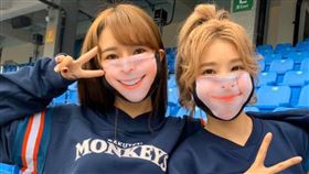 ▲樂天女孩造型布口罩，預購首日賣破2000個。（圖／樂天桃猿提供）