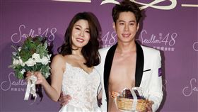 白家綺瘦身有成充滿自信，老公吳東諺安排穿上白紗婚禮見習。（記者邱榮吉/攝影）